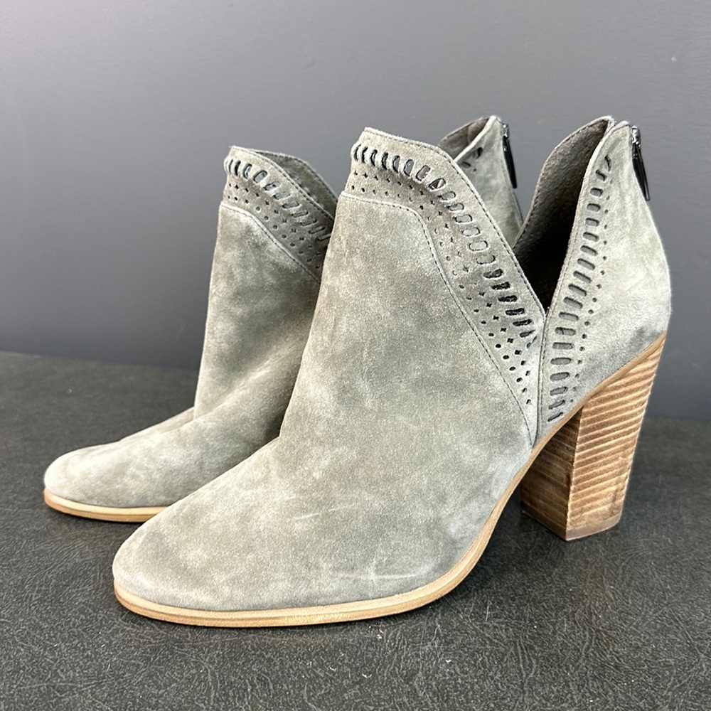 Vince Camuto Fileana heeled suede booties